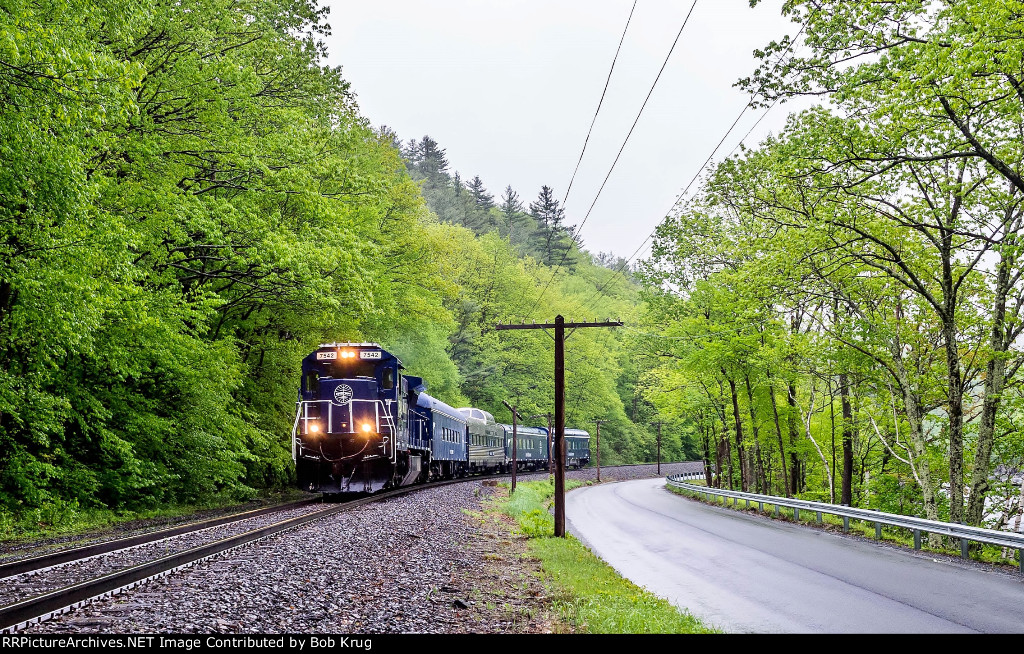 Pan Am's last Office Car Special rolls westbound through Zoar